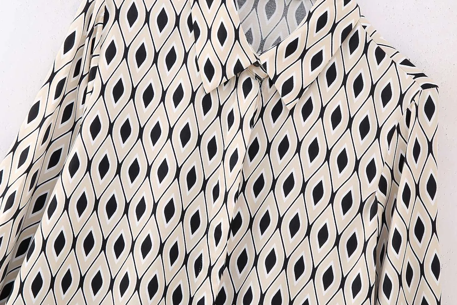 Women's Casual Geometric Pattern Silk Satin Textured Shirt